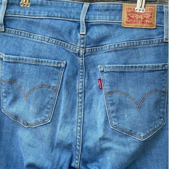 Levi’s high rise skinny medium wash distressed raw hem - Picture 4 of 6